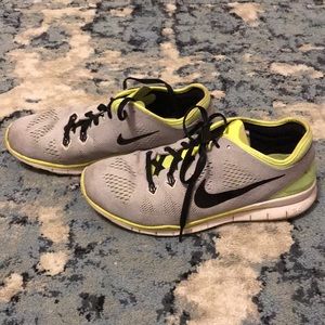 Nike 5.0 TR Fit in Green/Grey/Black